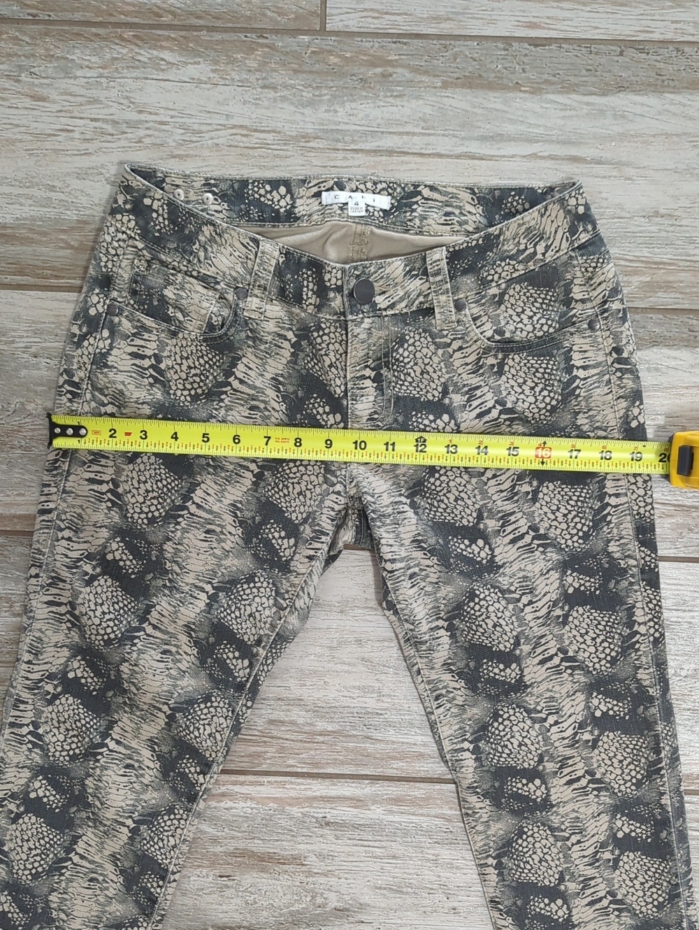 Cabi Snakeskin Skinny Jeans Size 4 Animal Print - Picture 11 of 11